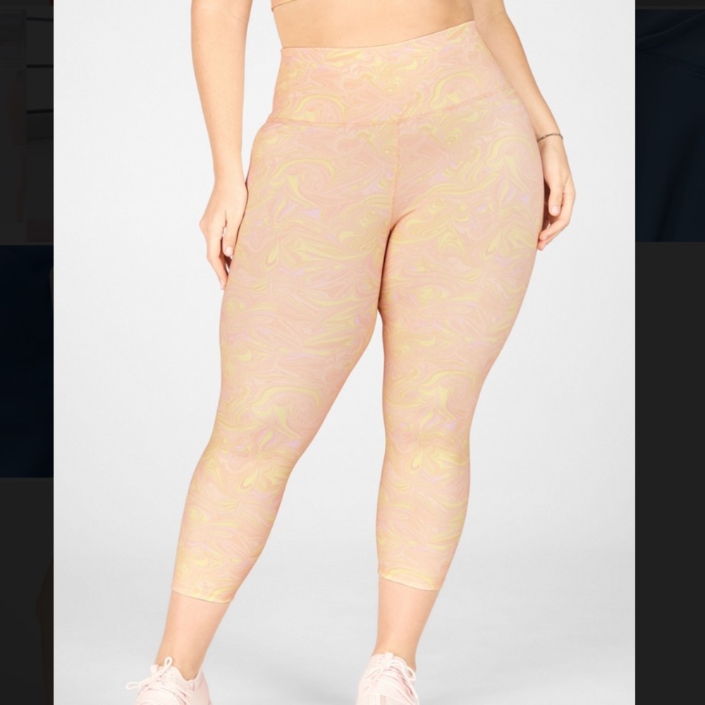NWT FABLETICS Marble Capri Legging